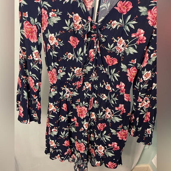 AMERICAN‎ EAGLE 🦅 FLORAL 🌺 ROMPER size medium - Picture 3 of 13